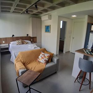 Studio contemporâneo em prédio novíssimo