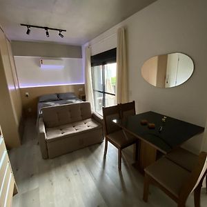 75 New Studio W Fast Wifi, Balcony, Gym And Movie Screen